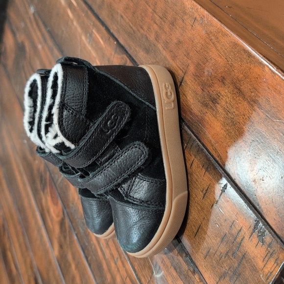Ugg rennin II trainer boot toddler - Picture 1 of 14